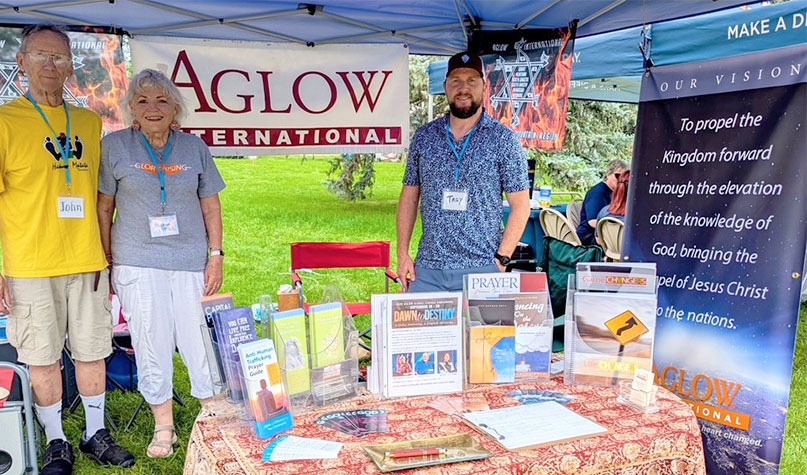 John and Sande Lofberg, Troy Thompson